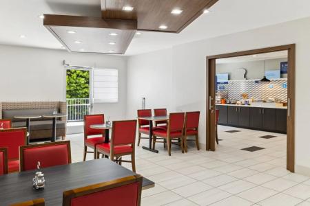 Holiday Inn Express & Suites Mountain View Silicon Valley by IHG - 28