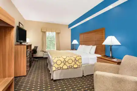 Baymont by Wyndham Jacksonville/Butler Blvd - 19