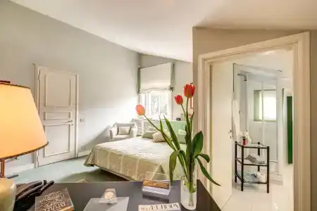 La Gaura Guest House - 4