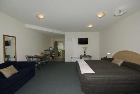 Lake Point Motel - 46