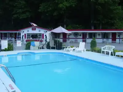 A Holiday Motel - 10