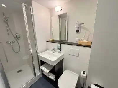 Sure by Best Western Annecy - 78