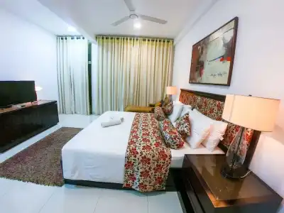 Romance Hills - 220