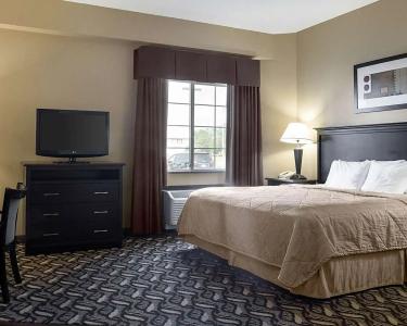 MainStay Suites Bismarck - 4