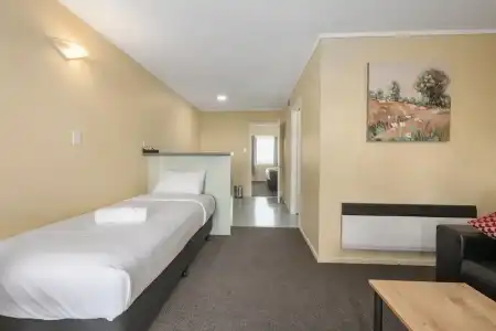 Fenton Court Motel - 25