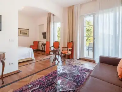 Universal Terme - 52