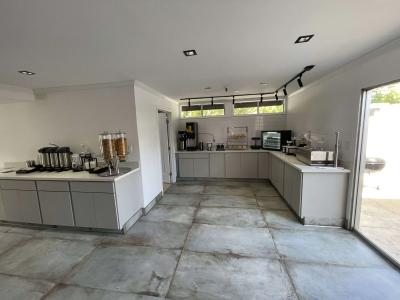 Red Lion Inn & Suites Sacramento - 16