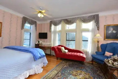 Wilburton Inn - 110