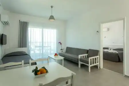 Kapetanios Bay - 93