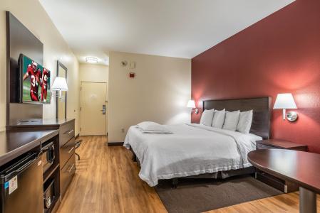 Red Roof Inn PLUS+ Phoenix West - 19