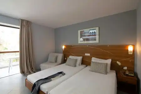 Dionysos & Suites - 3