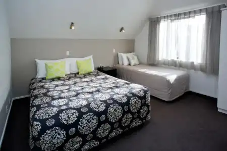 Cable Court Motel - 67