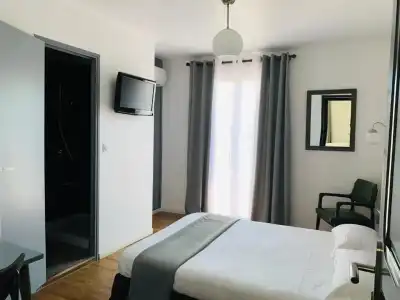 Hôtel Les Arbousiers - 42
