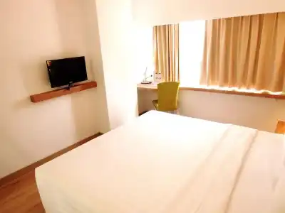 Whiz Cikini Jakarta - 32