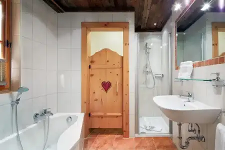 Almdorf Flachau - Luxus Hüttenurlaub - 10