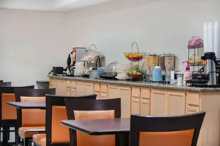Ramada by Wyndham Bakersfield North - 19