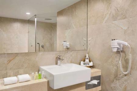 Ramada by Wyndham Colombo - 6