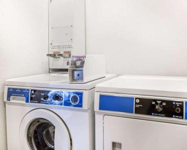 Quality Inn & Suites Coliseum - 12