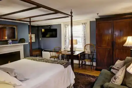 200 South Street Inn - 48