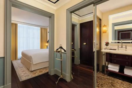 Maxwell Reserve Singapore, Autograph Collection - 70