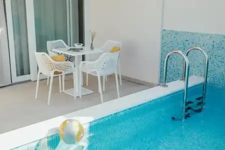 Romana Beach Apartments - 32