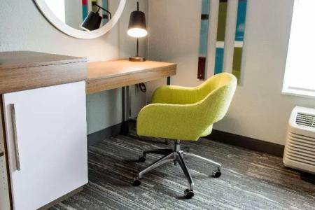 Hampton Inn Bismarck - 52