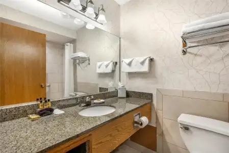 Best Western Plus Silver Saddle Inn - 44