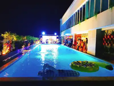 Holiday One - 15
