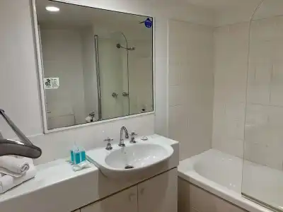 Outrigger Burleigh - 42