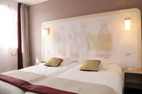 Hôtel Red Fox - 81