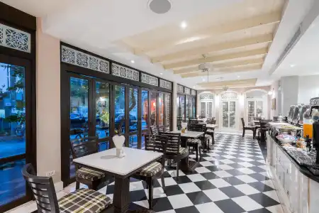 La Petite Salil Sukhumvit 8 - 20