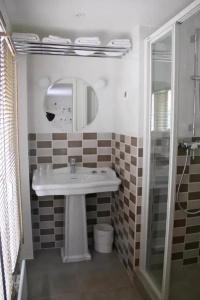Hôtel Les 3 Poussins - 9