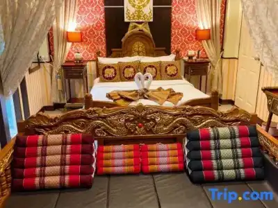 Fai Kham Boutique - 33