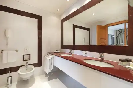 Royal Carlton - 18