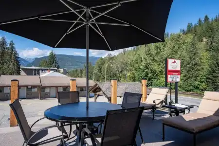 Swiss Chalet Motel - 41