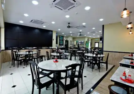 Pantai Inn - 11