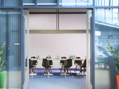 Ibis Styles Dubai Jumeira - 12
