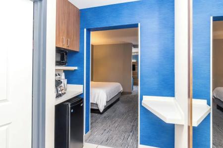 Holiday Inn Express & Suites Louisville Downtown by IHG - 75