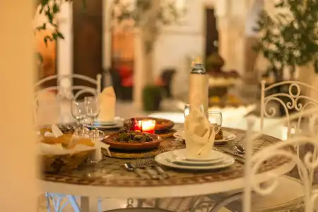 Riad Nasreen - 27