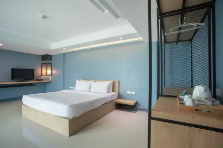 Nora Lakeview - 3
