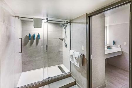 DoubleTree by Hilton Tulsa Downtown - 64