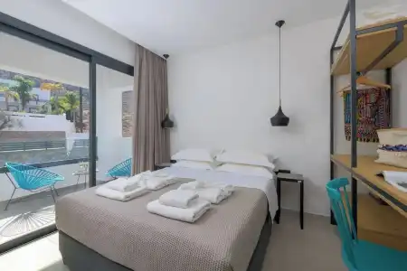 Lambis Studios & Apartments - 4