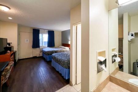 Econo Lodge Motel Village - 47
