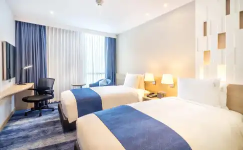 Holiday Inn Express Bangkok Soi Soonvijai by IHG - 5