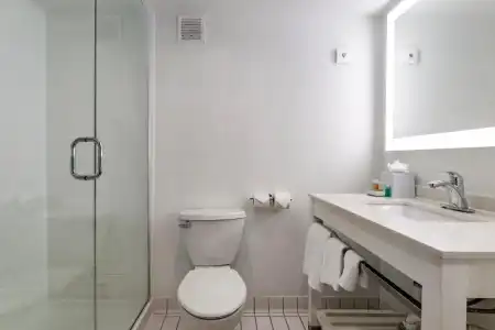 Clarion Pointe Galveston Seawall - 9