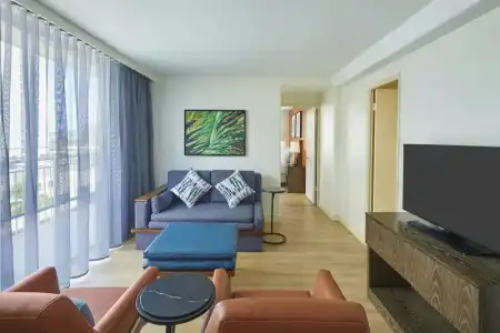 Courtyard by Marriott Waikiki Beach - 89