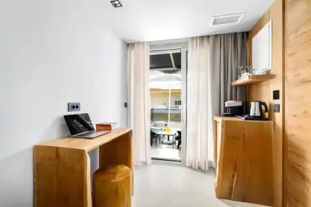 Emily's Luxury Suites - 30