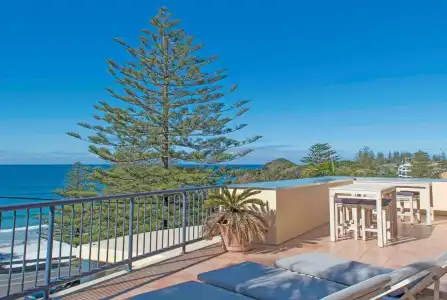Beachside Holiday Apartments - 12