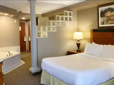 Monte Carlo Inn Barrie Suites - 2