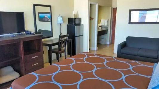 Driftwood Beach Motel - 28